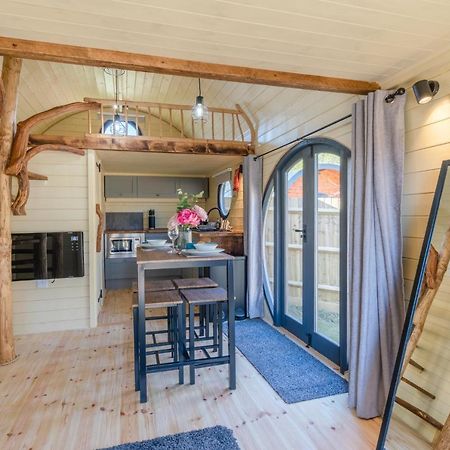 فيلا Laburnum Farm Estate Alderton  المظهر الخارجي الصورة
